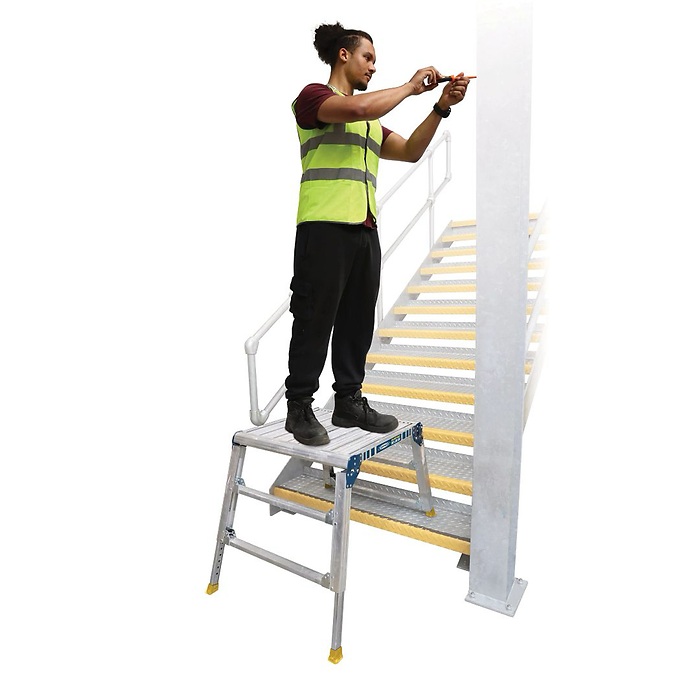 Werner Adjustable Odd Job 600 Work Platform