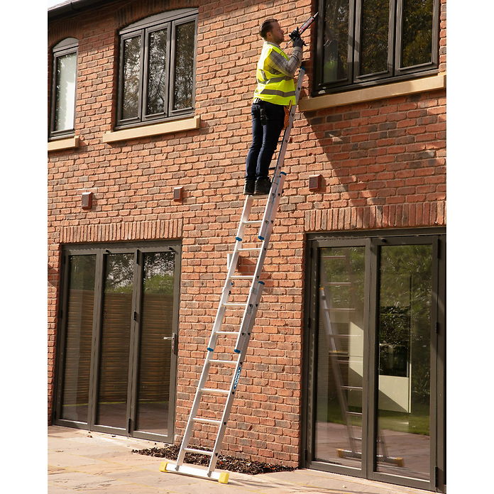 Werner 723 Trade Triple Extension Ladders