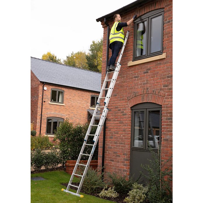 Werner 723 Trade Triple Extension Ladders