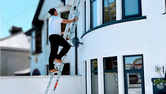 How to use a ladder safely