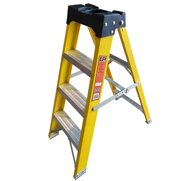 Fibreglass swingback step ladder