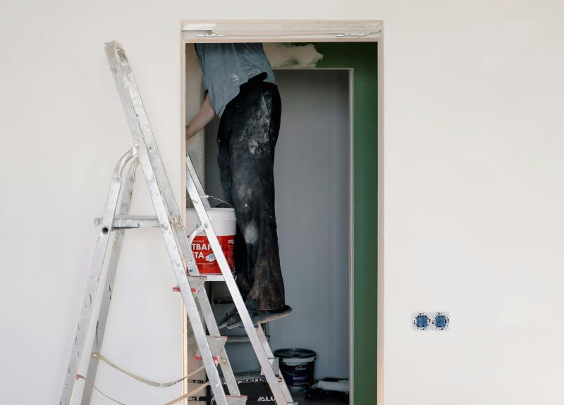How to Spot an Unsafe Ladder