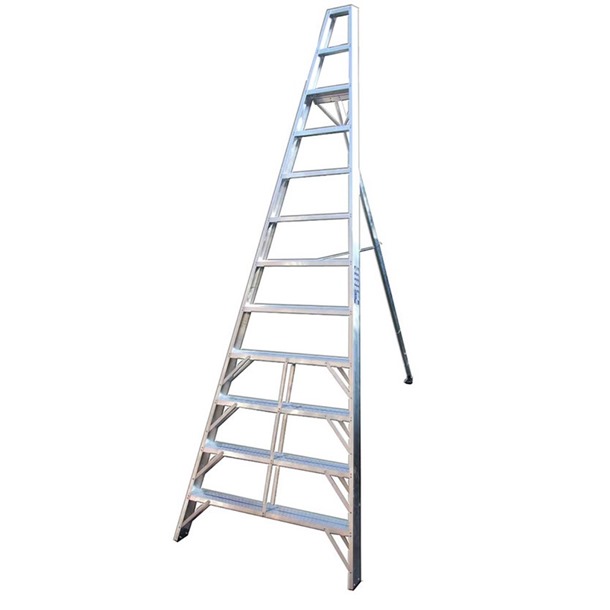 Tripod ladder with wide base